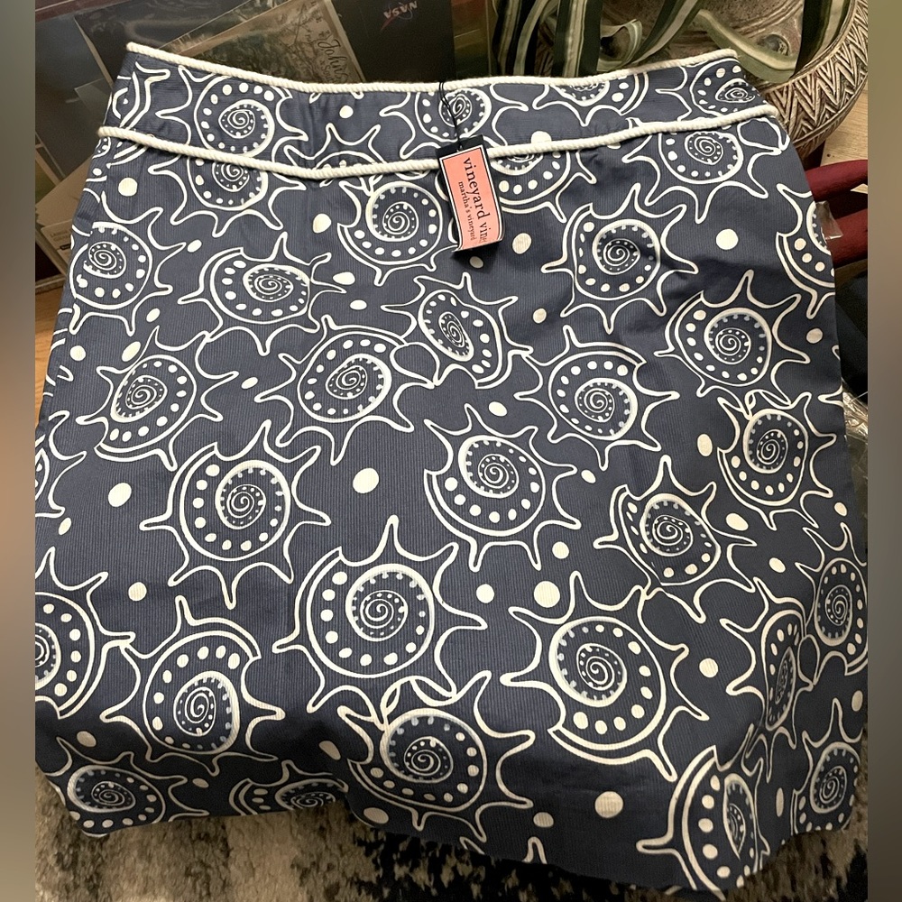 Vineyard Vines ladies short skirt Sz 4